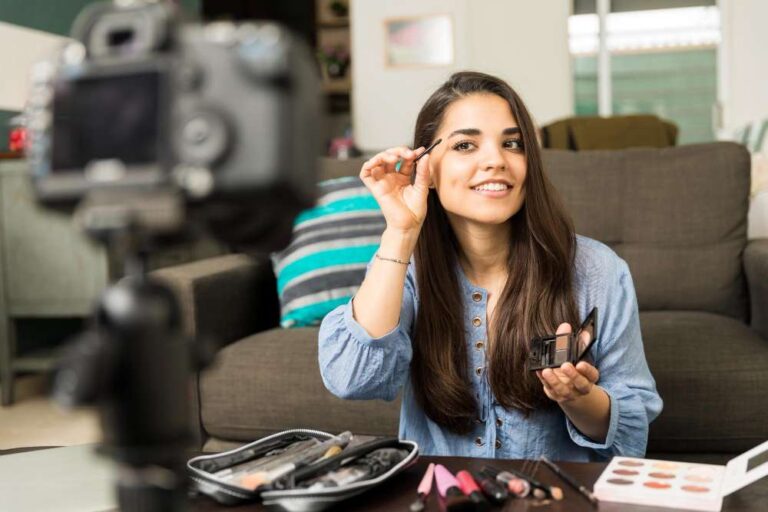 How to become a Makeup Artist
