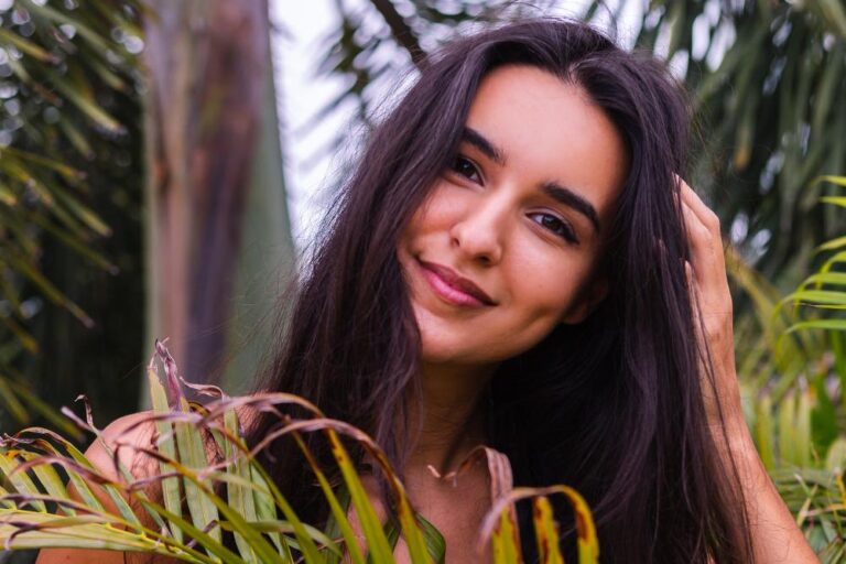 How to manage Greasy Hair Without Washing