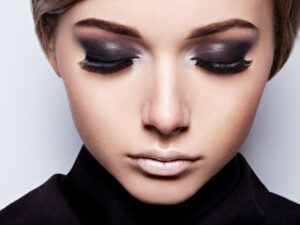 7 Tips and Tricks for Smokey Eye Makeup: Master the Allure