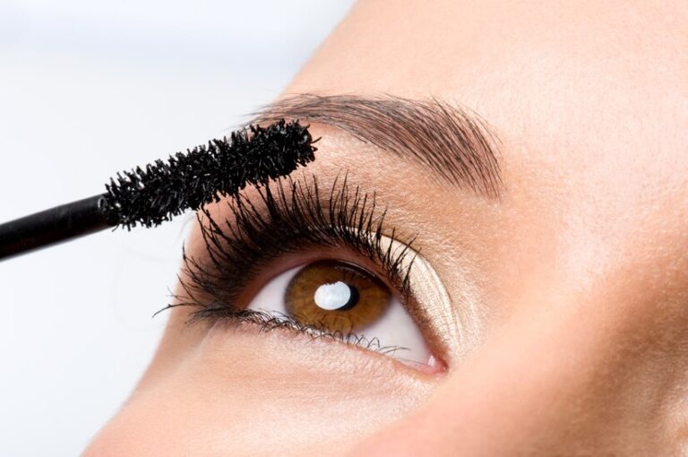 Makeup After Eyelash Extensions: Can You Wear Makeup?