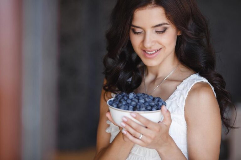 Blueberries for Skin: 8 Need-to-Know Benefits