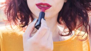 Long-Lasting Lipstick: Essential Tips & Tricks for a Perfect, All-Day Wear