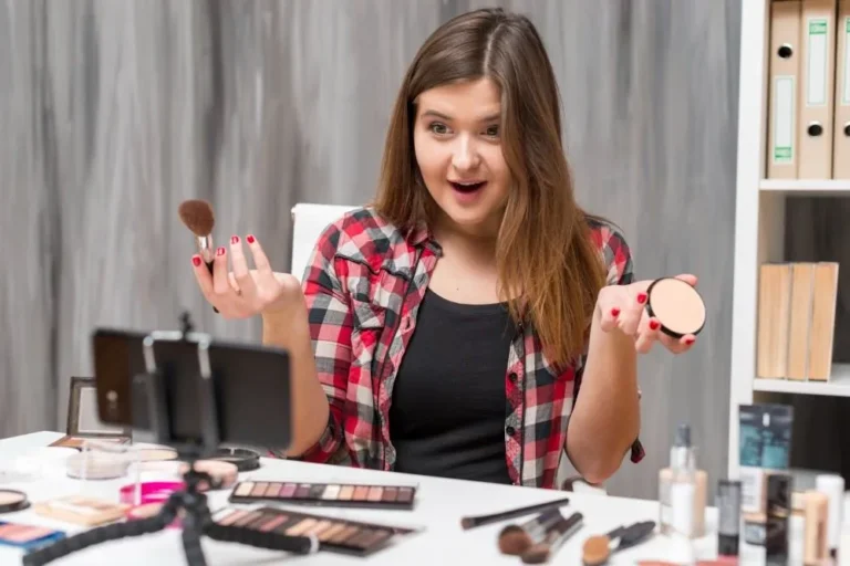 The Foolproof Beginner Makeup Routine: Everyday Essentials & Flawless Techniques